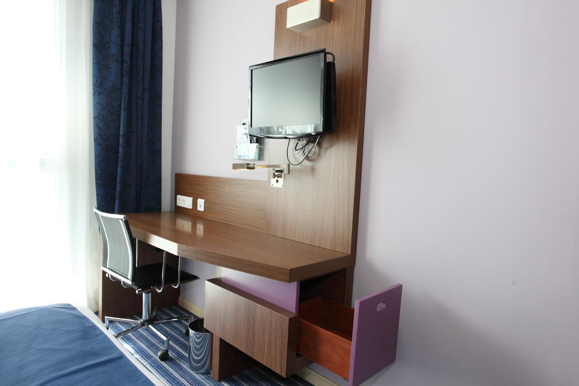 Holiday Inn Express Madrid Leganes By Ihg Exteriör bild