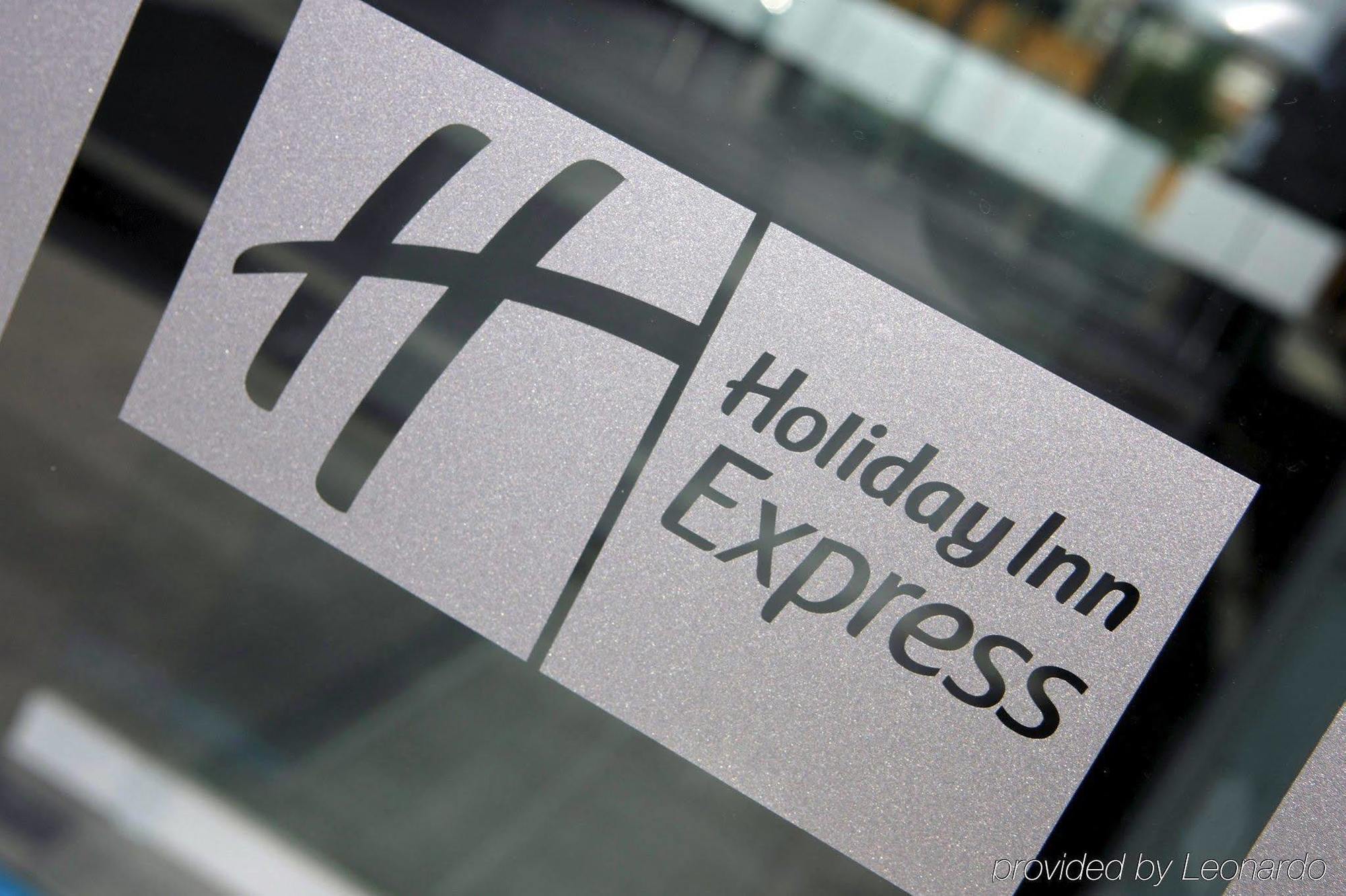 Holiday Inn Express Madrid Leganes By Ihg Exteriör bild