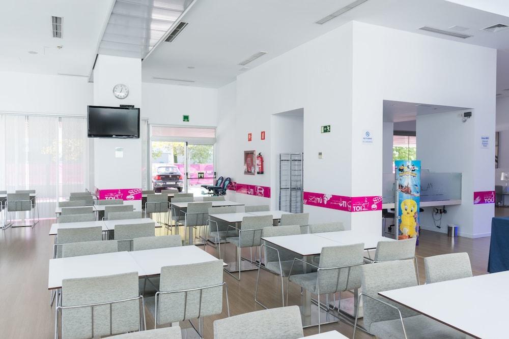 Holiday Inn Express Madrid Leganes By Ihg Exteriör bild